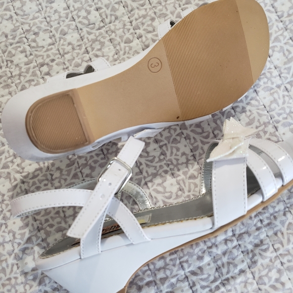 Cupcake Couture Shoes Cupcake Couture White Sparkly Bow Dress Shoes